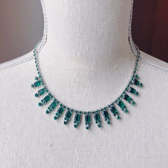 Emerald Green Rhinestone Necklace & Clip Earrings Set Mid Century Revival Parure - Picture 3 of 14